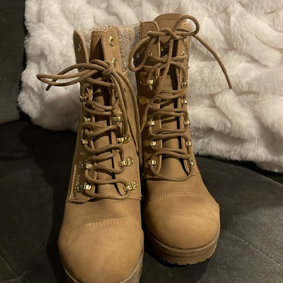 Boots - Picture 3 of 5